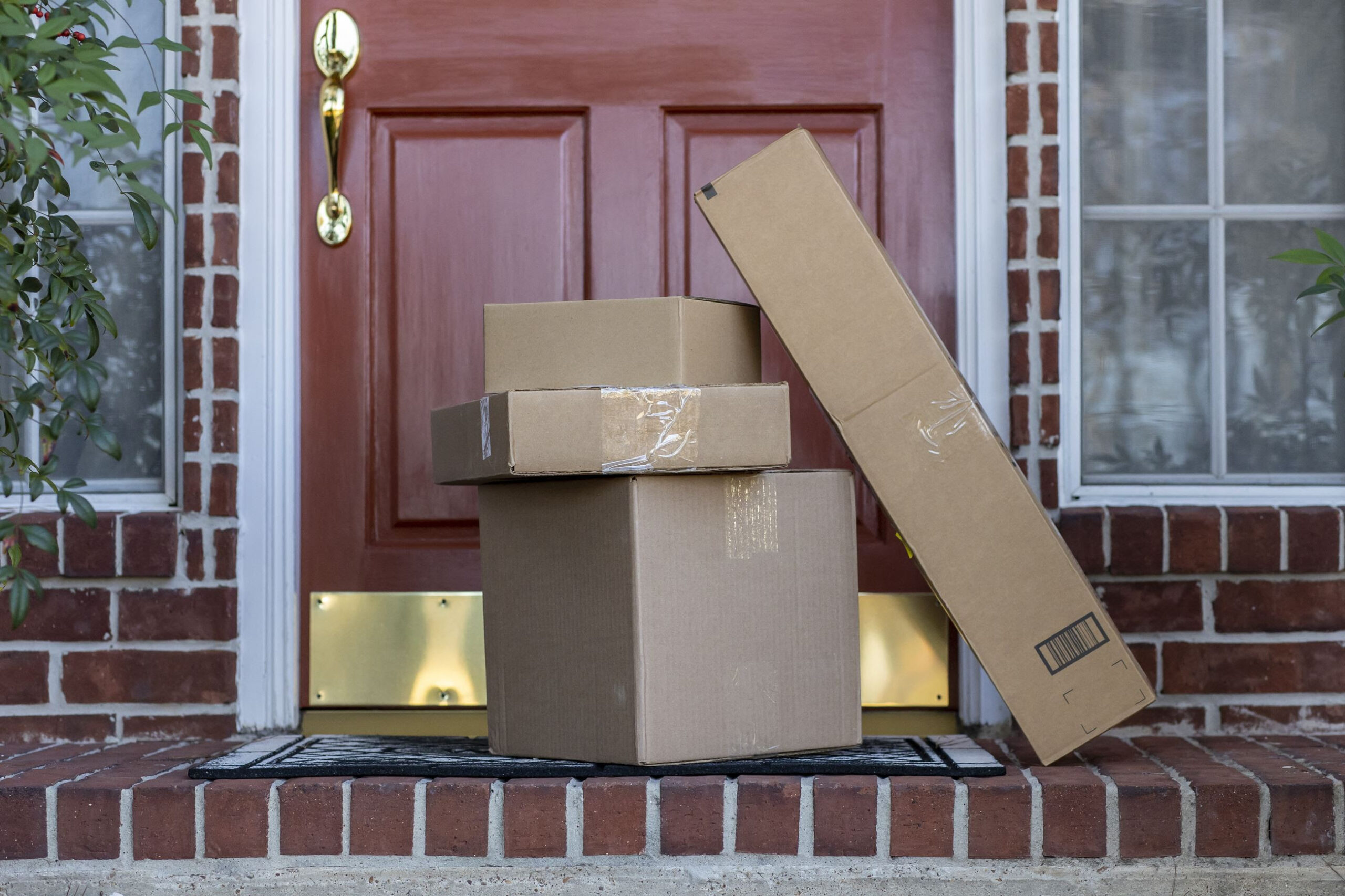 Windsor Police Remind Residents to be Vigilant of Porch Pirate Thefts During the Holiday Season