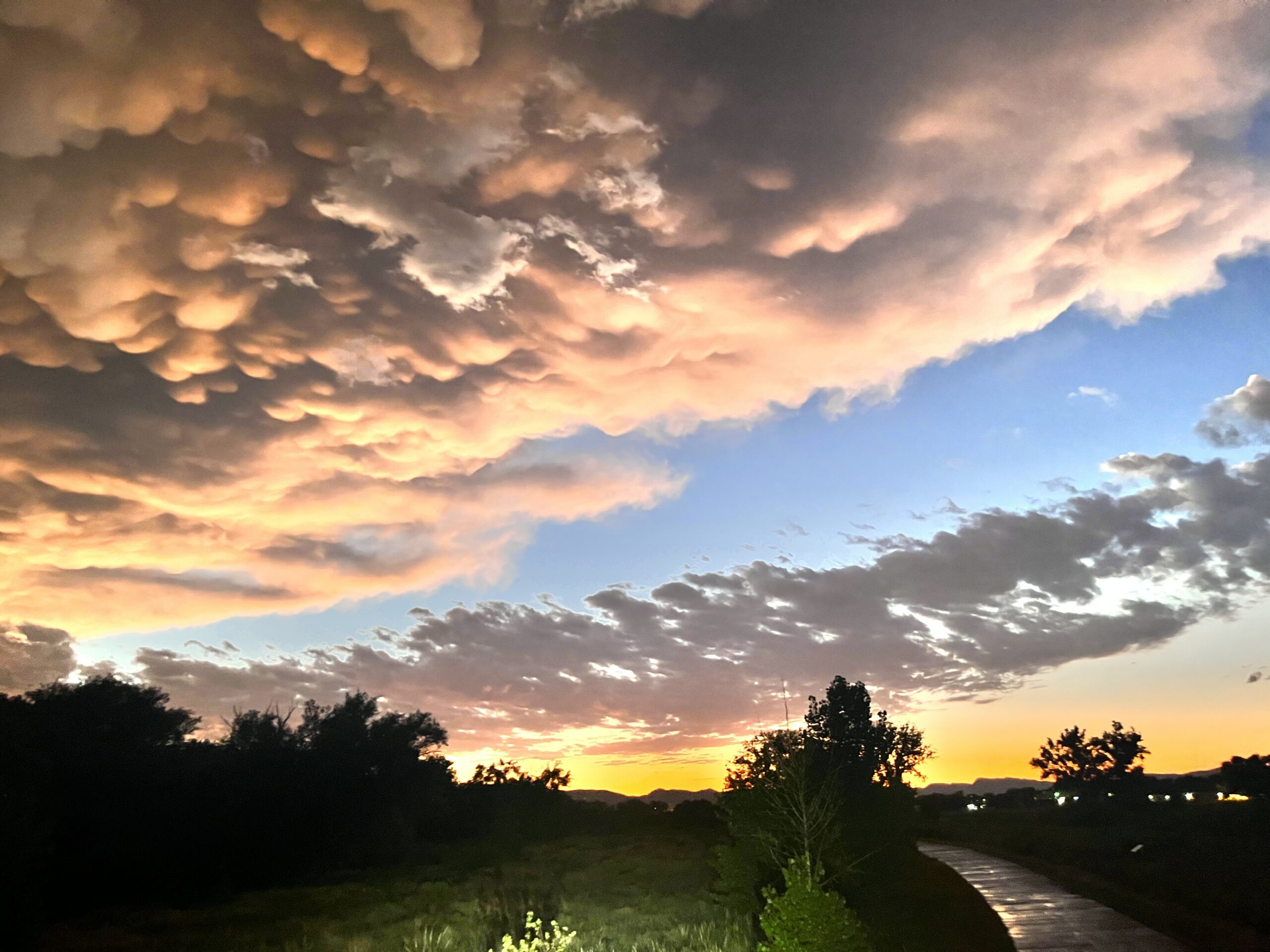 Weekend Weather Outlook: Mild Temperatures and Increasing Clouds in Northern Colorado