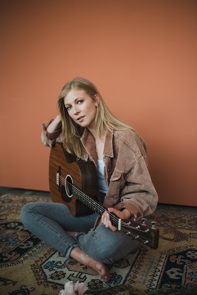 Racyne Parker’s “Here in the Middle” Conquers Overthinking with Decisiveness