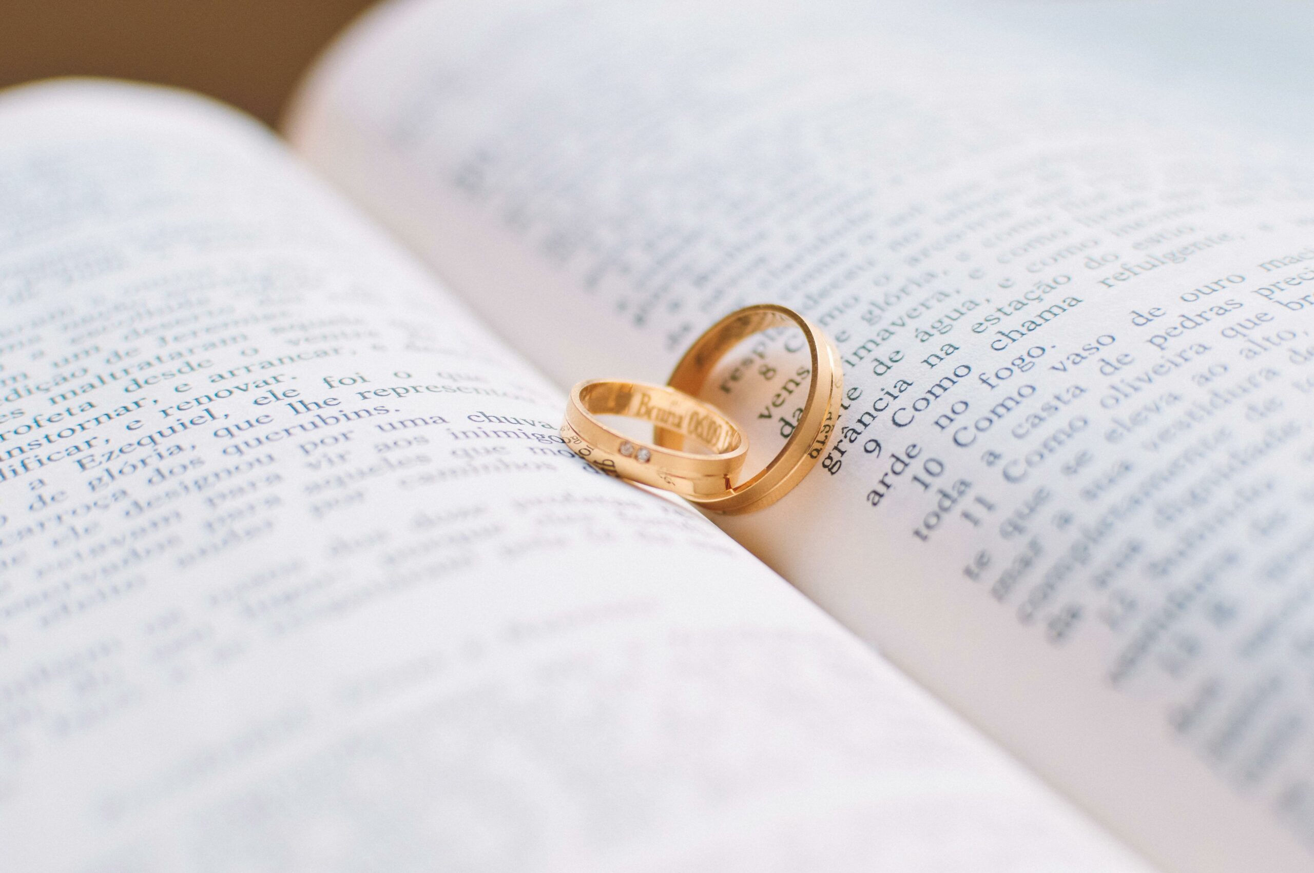 How Can You Design Custom Men’s Wedding Bands?